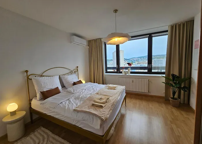Panorama View Design Apts In Old Town - Free Parking * Bratislava